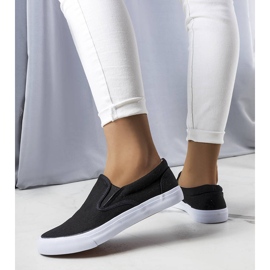 BM Svarta slip-on sneakers i textil från Candace 2