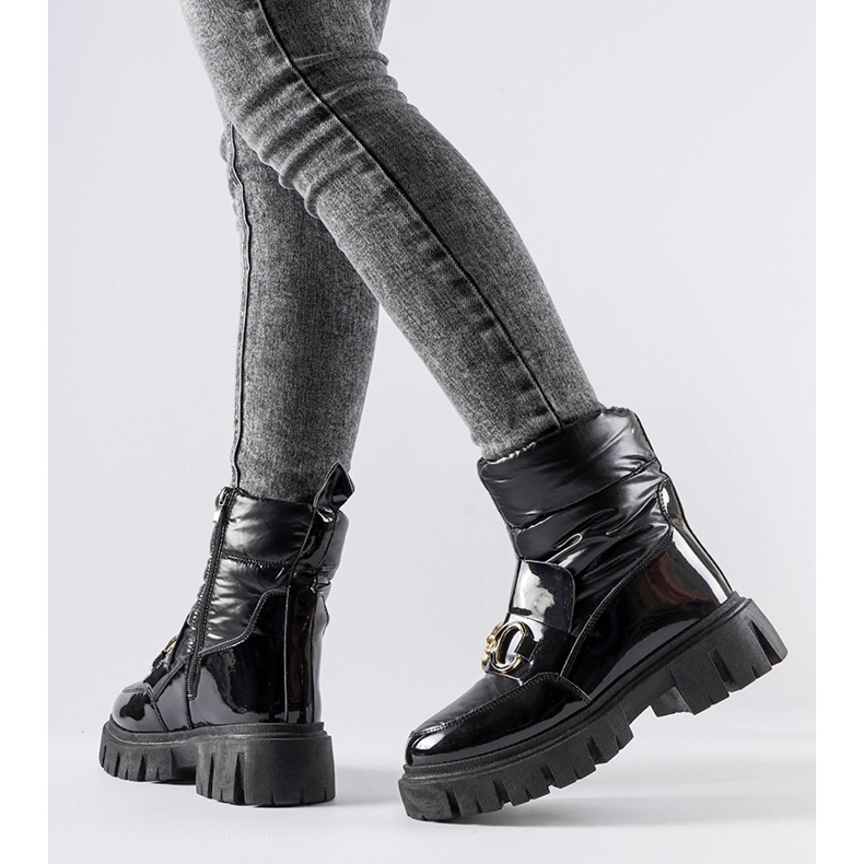 Svarta snökängor i patent med Elijah-spänne 1