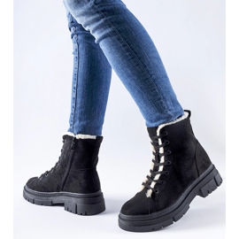 Svarta isolerade ankelboots gjorda av Chamblee eko-mocka 1