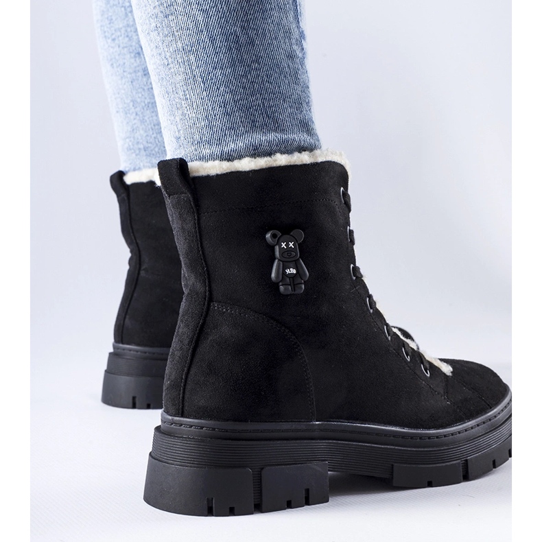 Svarta isolerade ankelboots gjorda av Pompei eko-mocka 1