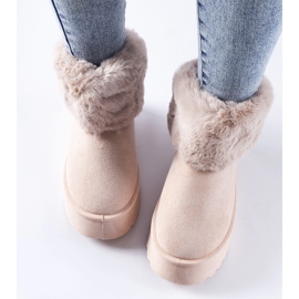 Rosa snökängor dekorerade med Adelfia-päls 2