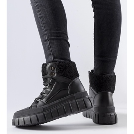 Svarta isolerade Adamsville sneakers 1