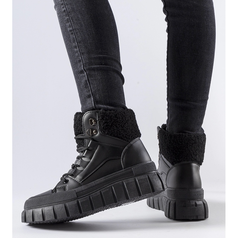 Svarta isolerade Adamsville sneakers 1