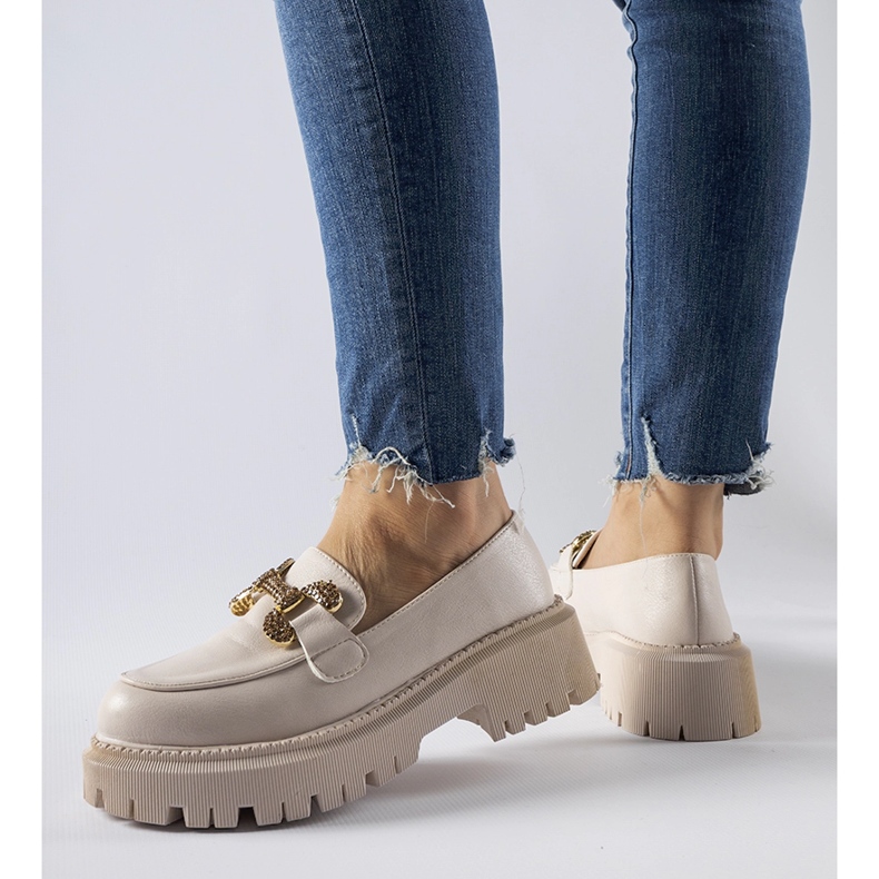 Beige mockasiner dekorerade med Uzzone strass 1