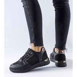 Svarta sneakers med dekortråd från Facondo 2