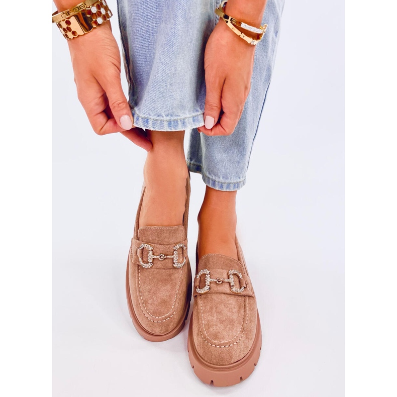 Karins Khaki mockasin med spänne i mocka beige 1