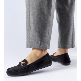 Svarta mockasiner dekorerade med ett Fernanda-spänne 1