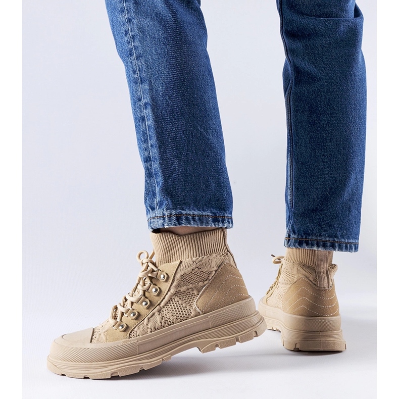 Beige sneakers i högt tyg från Casalma 1