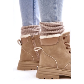 Kvinnestövlar isolerade med beige päls 2