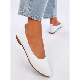 Kreiss Vita genombrutna balettlägenheter 2