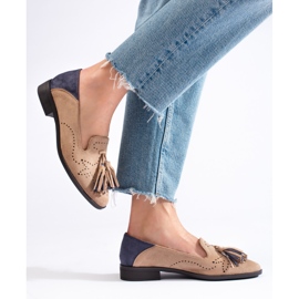 Genombrutna mockasiner i beige från Daszyński 2