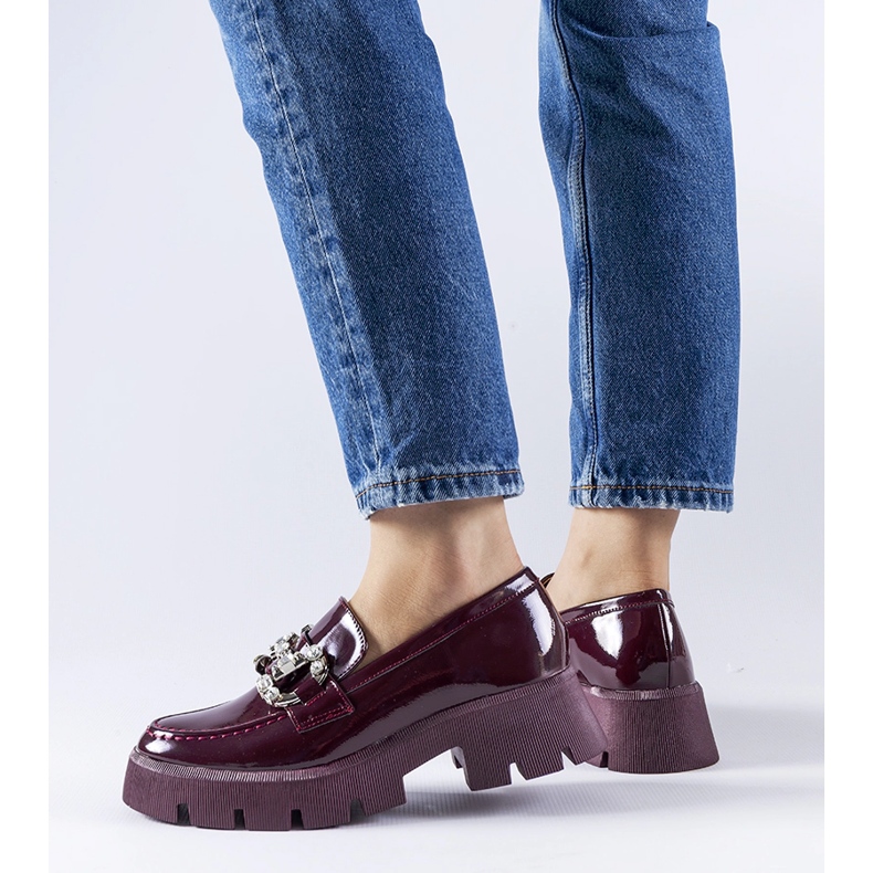 Burgundy patent loafers med Cezet strass röd 1