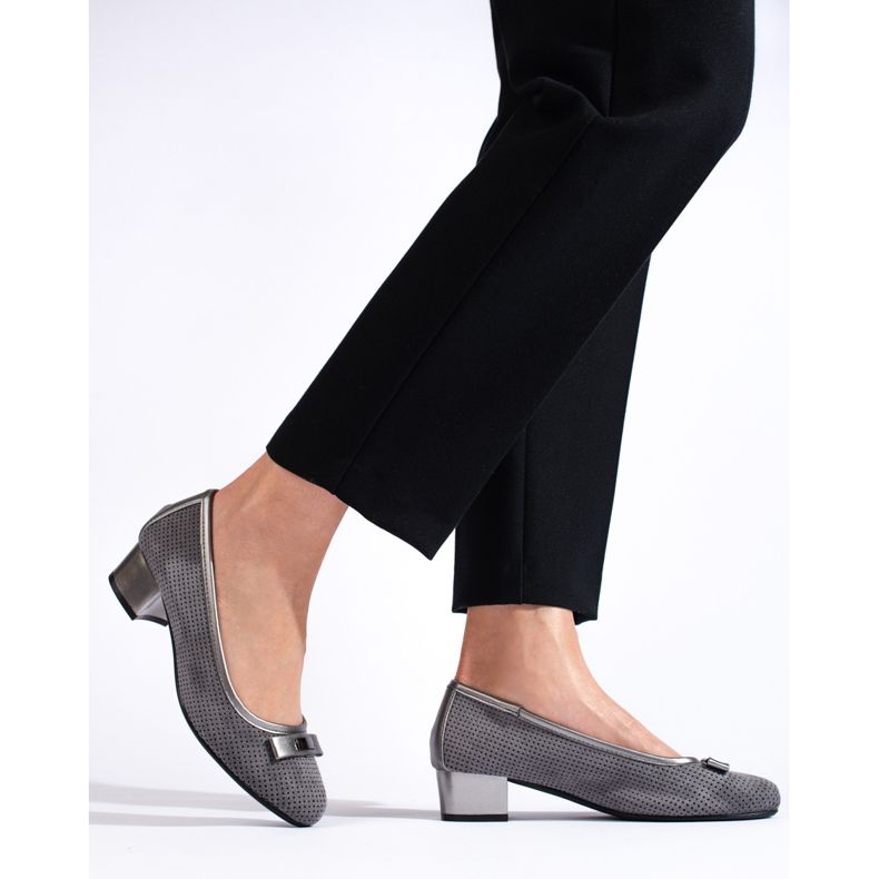 Daszyński grå genombrutna lågklackade pumps 1