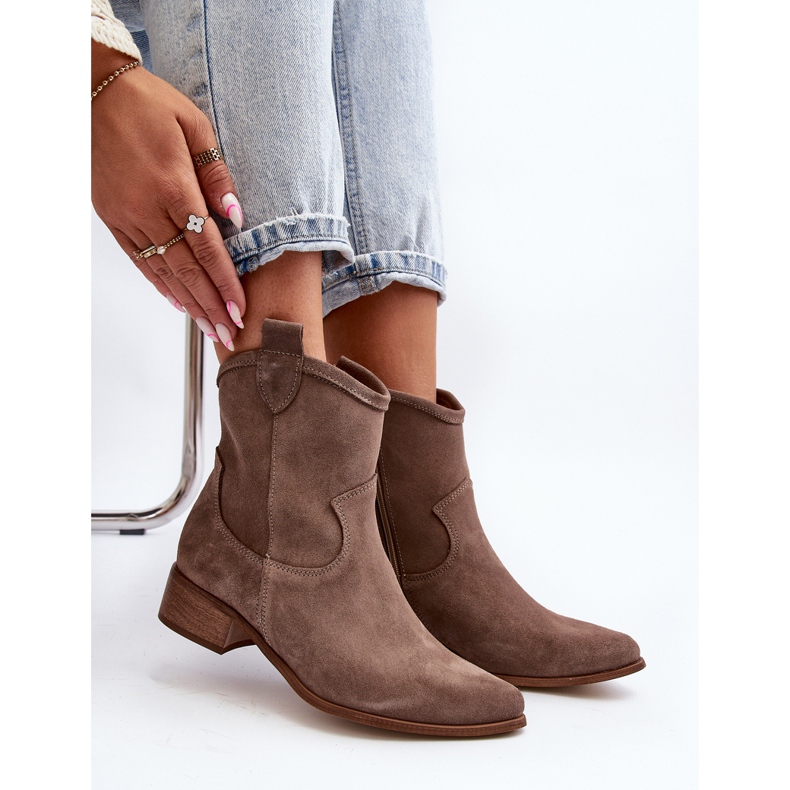 Zazoo 3329 Cowboystövlar i mocka på låga klackar Mörkbeige 1