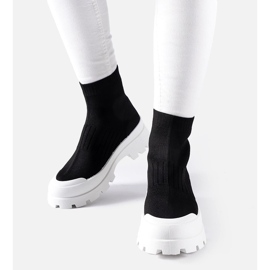 Svarta sneakers med en flexibel ovandel Varden 1