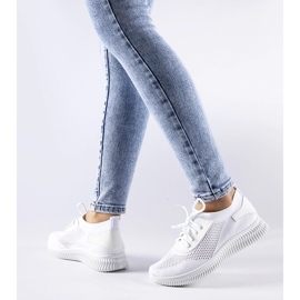 Vita genombrutna sneakers från Pierantonio 1