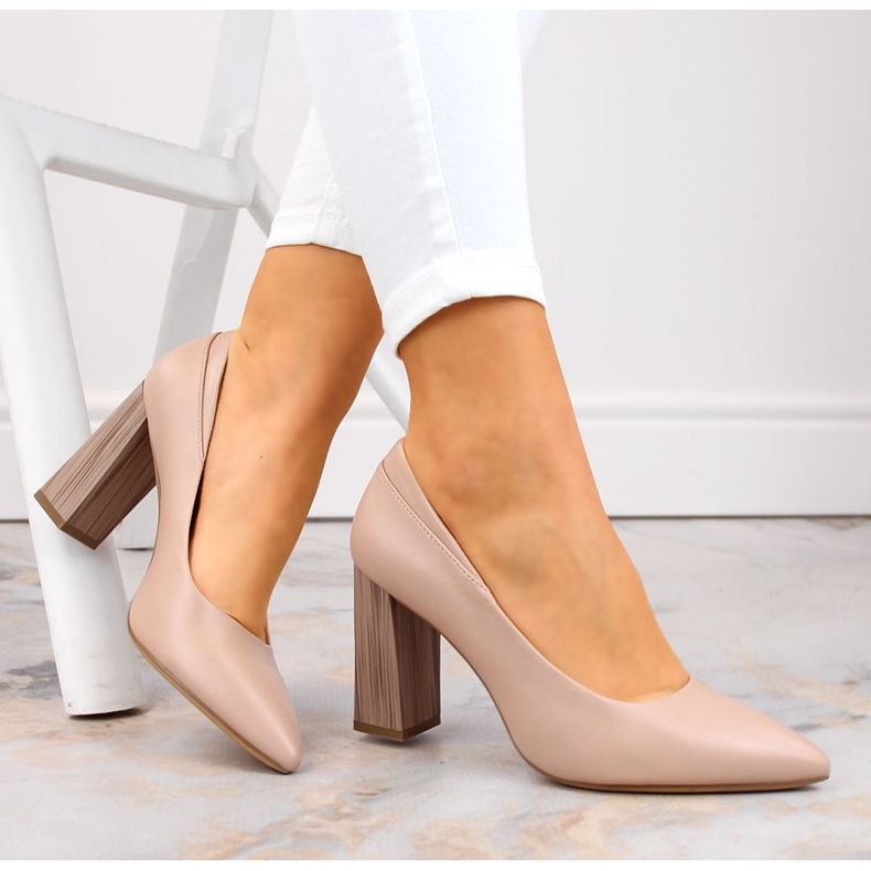 Beige spetsiga pumps från Sergio Leone PB217 1