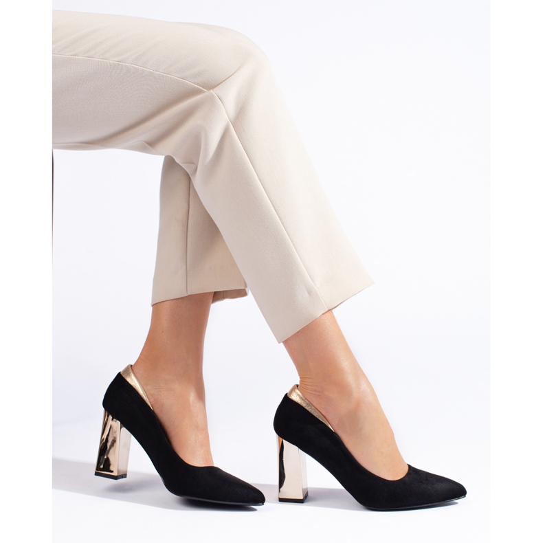 Svart mocka pumpar på pelaren 2