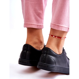 News Kvinnors läderbundna klassiska svarta sneakers 4