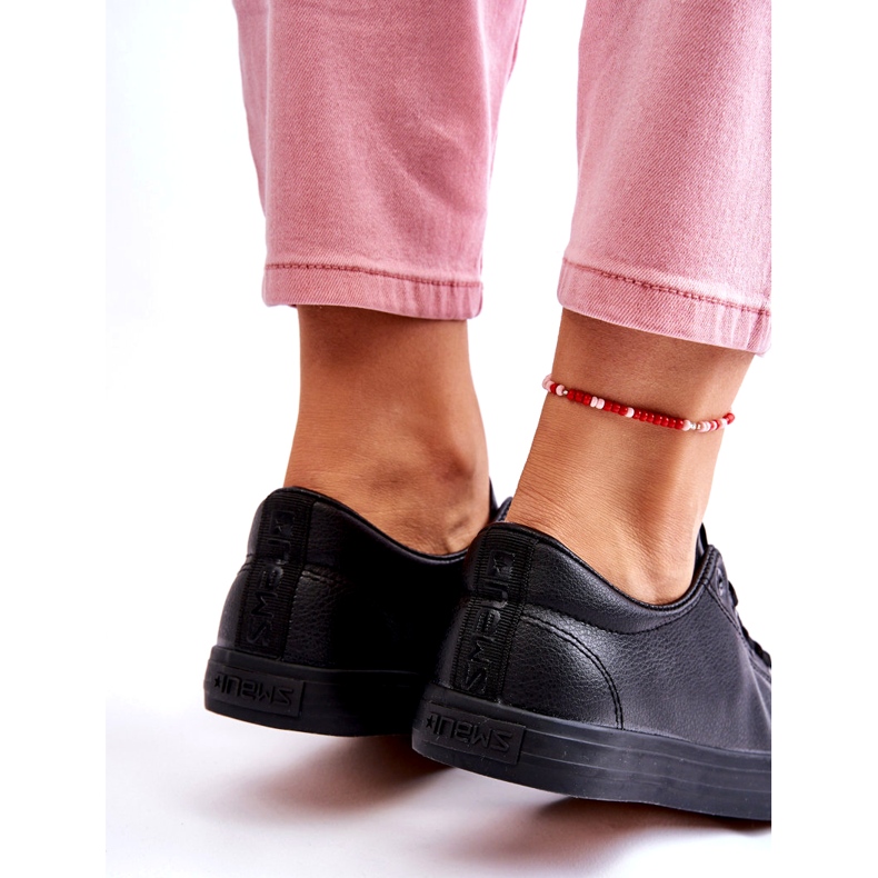 News Kvinnors läderbundna klassiska svarta sneakers 4