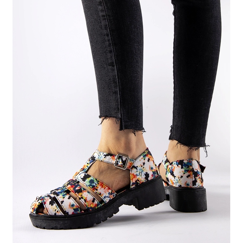 Svartmönstrade massiva Oaks-sandaler 1