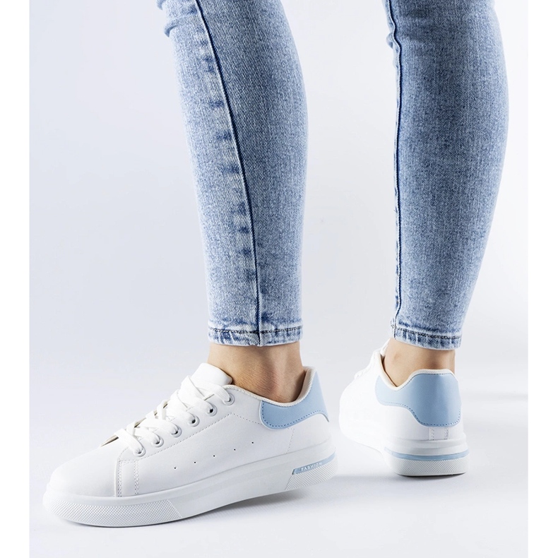 Vita och blåa Leland sneakers 1