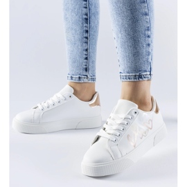 Vita sneakers på Montclair-plattformen 1