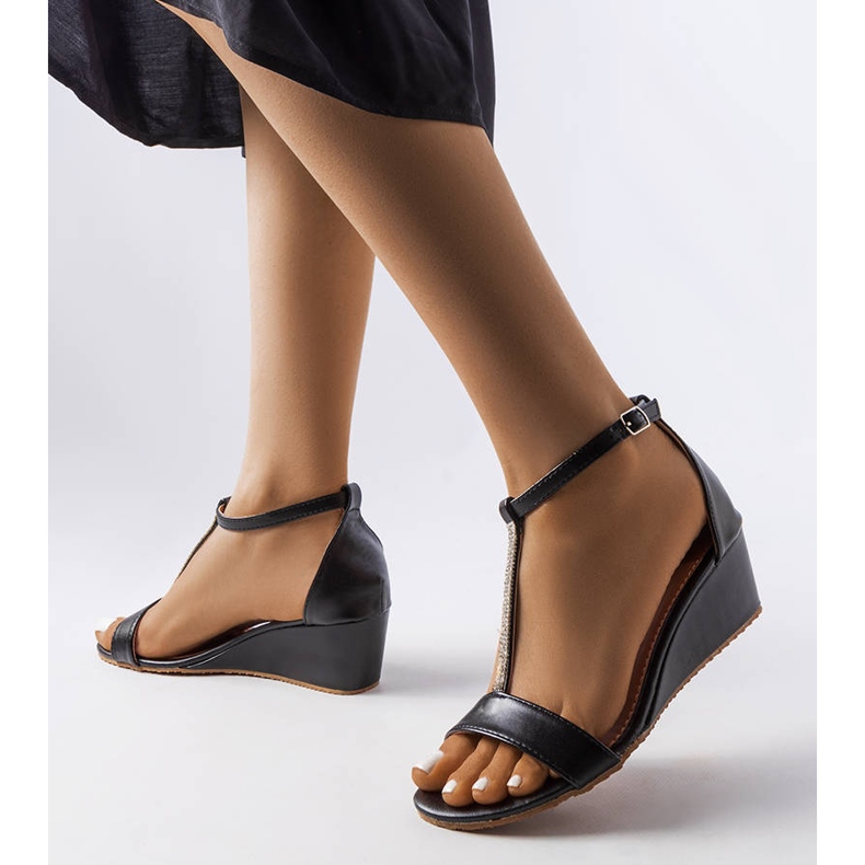 Svarta kilsandaler med Flusing strass 1