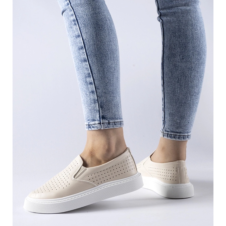 Beige perforerade Fulda sneakers 1