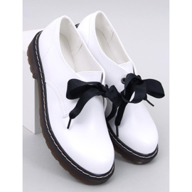 Sherone White Doc Martens mockasiner vit 1
