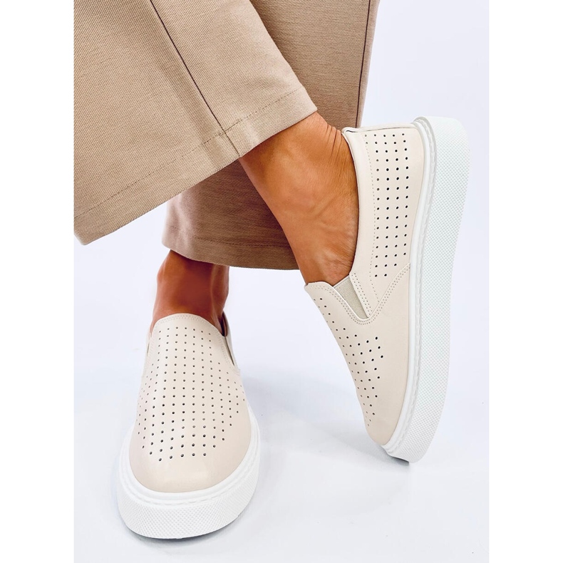 Towns Beige genombrutna slip-on sneakers 1