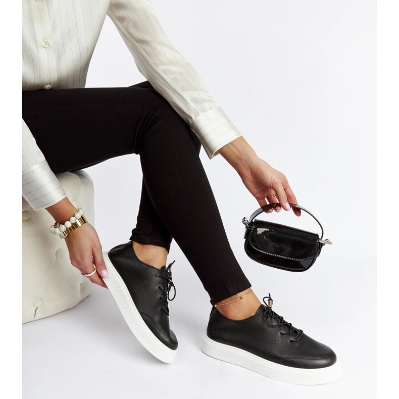 Laytonville svarta perforerade sneakers 1