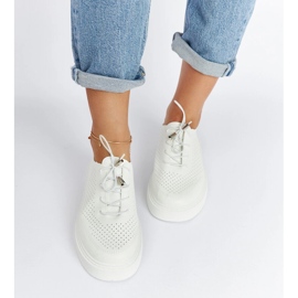 Laytonville vita perforerade sneakers 3