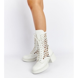 Visalia vita genombrutna högklackade stövlar 2