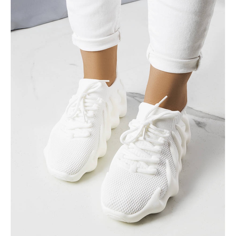 Vita luftiga sneakers från Muriel 1
