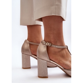 Lädersandaler på hög klack med dekoration Laura Messi 2758 Guld gyllene 1