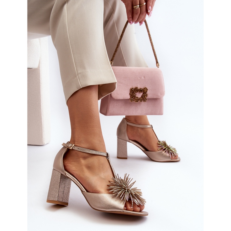 Lädersandaler på hög klack med dekoration Laura Messi 2758 Guld gyllene 2