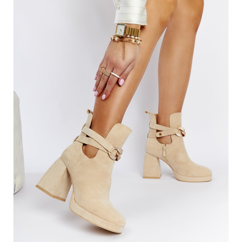 Beige stövlar dekorerade med alm cubic zirconias 2