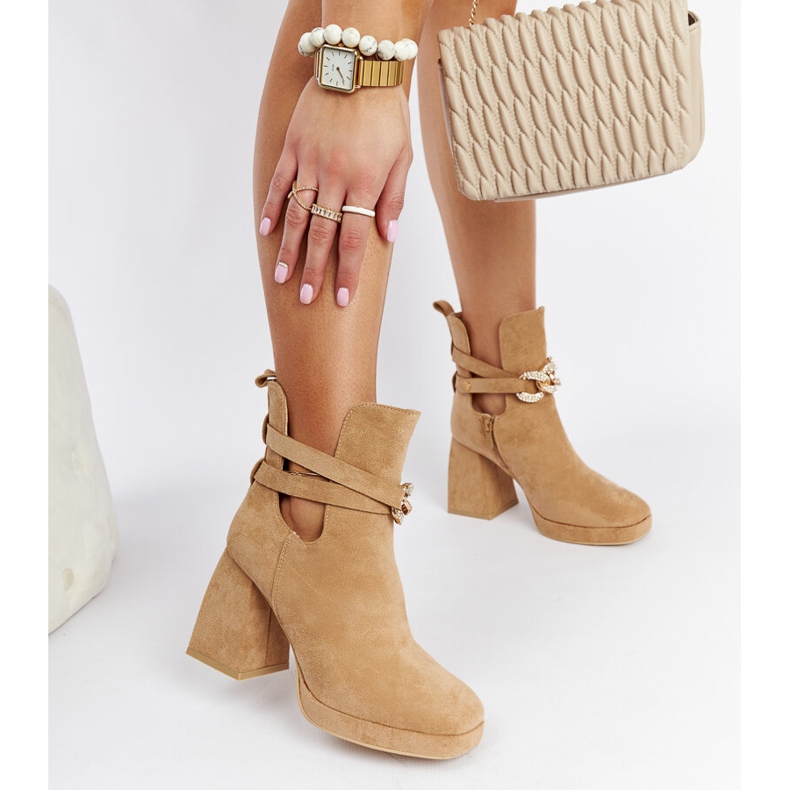 Bruna stövlar dekorerade med alm cubic zirconias beige 2