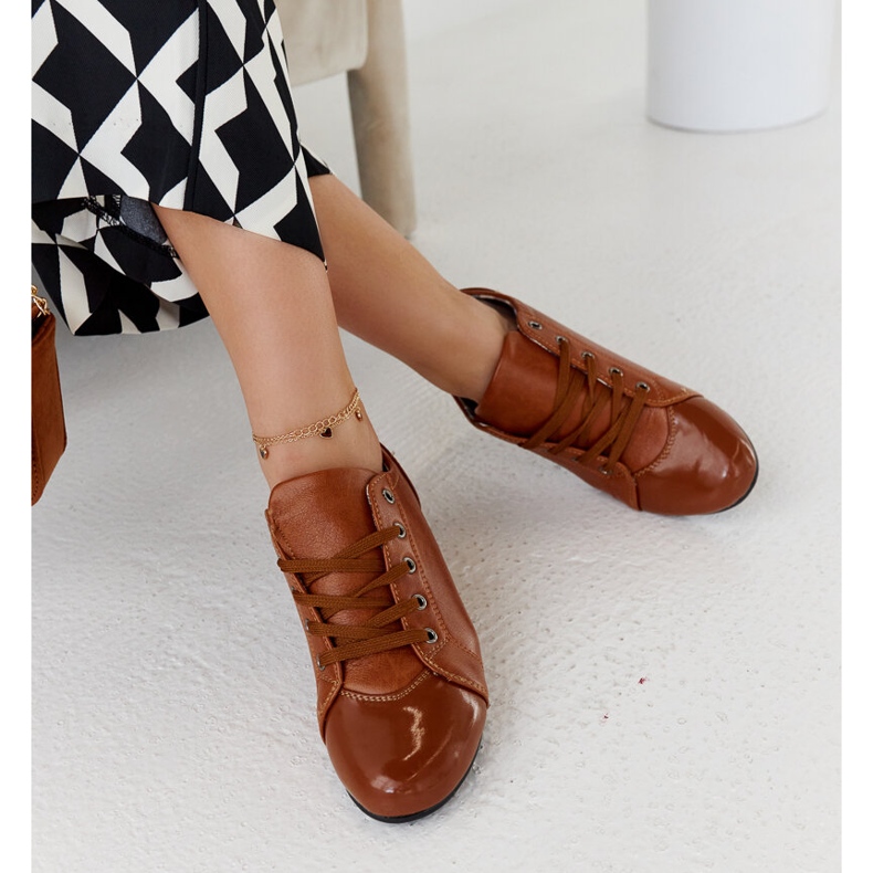 Bruna skor med patenterad tå från Parady 1