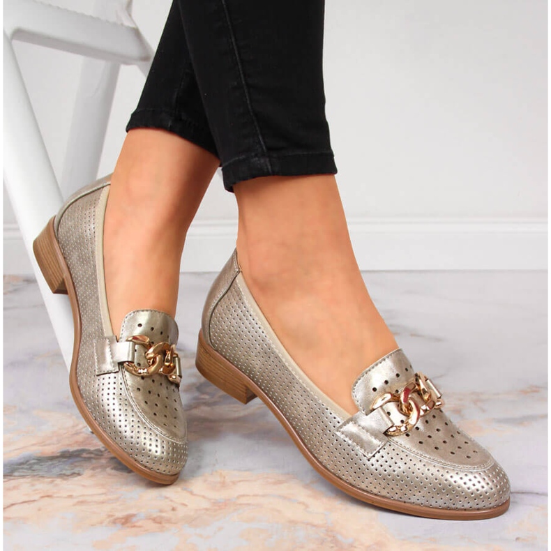 Genombrutna skor med guldkedja från Potocki gyllene 1