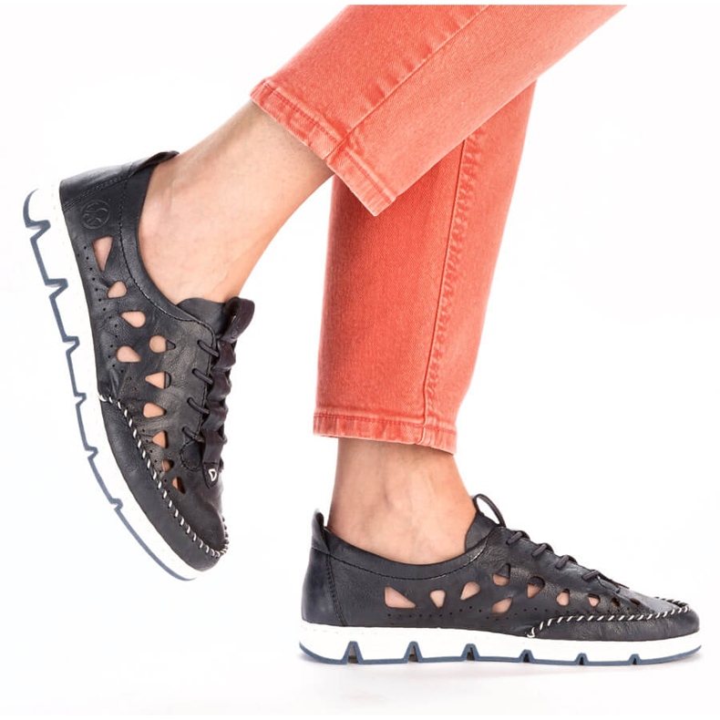 Genombrutna slip-on skor i läder, marinblå Rieker 49956-14 2