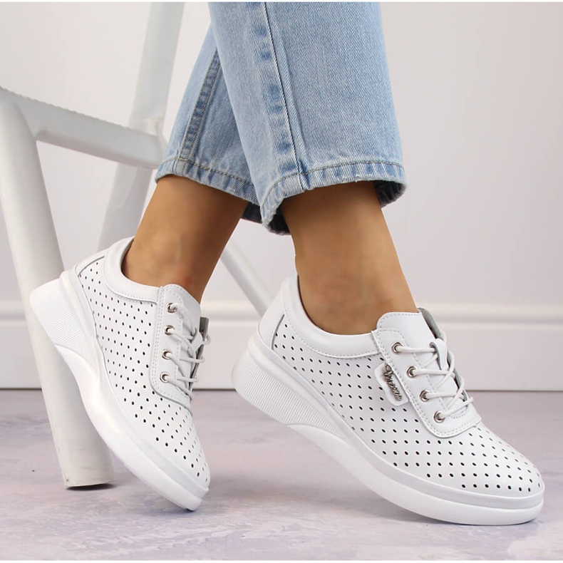 Damlädersport genombrutna kilar, vit Vinceza 7890 1