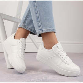 Vita sportskor med snörning Potocki 16312 1