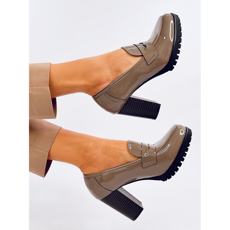 Jeffis Khaki loafers med patentklack beige 2