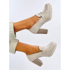 Jeffis Beige mockasiner med patentklack 1