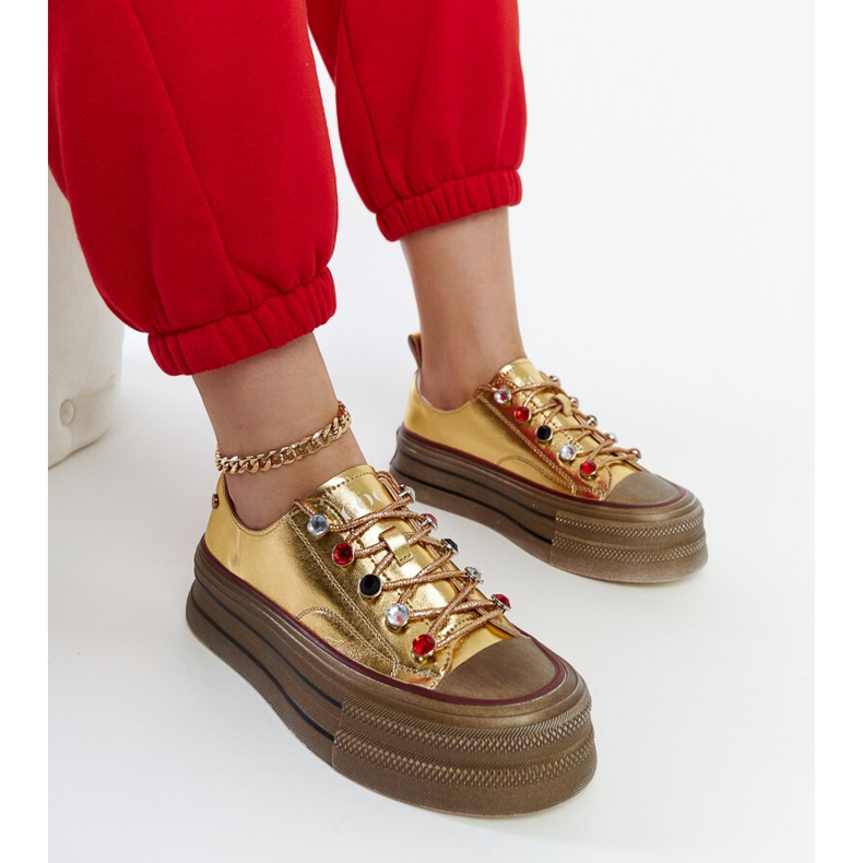 Guldsneakers på GOE NN2N4055-plattformen gyllene 1