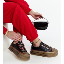 Svarta sneakers på GOE NN2N4053-plattformen 1