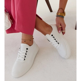 Vita sneakers i ekoläder från Sandrine 1