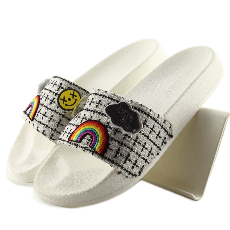 8228 Vita tofflor med stift 1